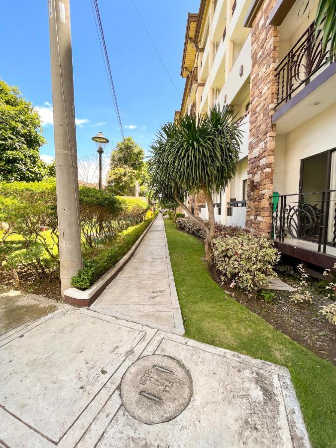 Modern 2Br Condo Near Sm With Free Parking Pool Wifi And Netflix Davao Экстерьер фото
