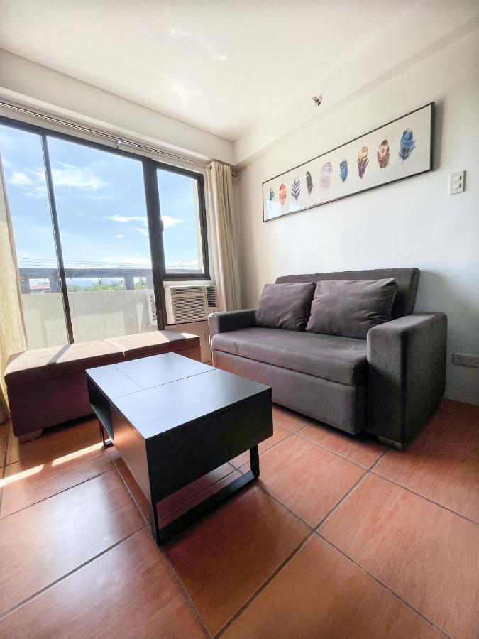 Modern 2Br Condo Near Sm With Free Parking Pool Wifi And Netflix Davao Экстерьер фото